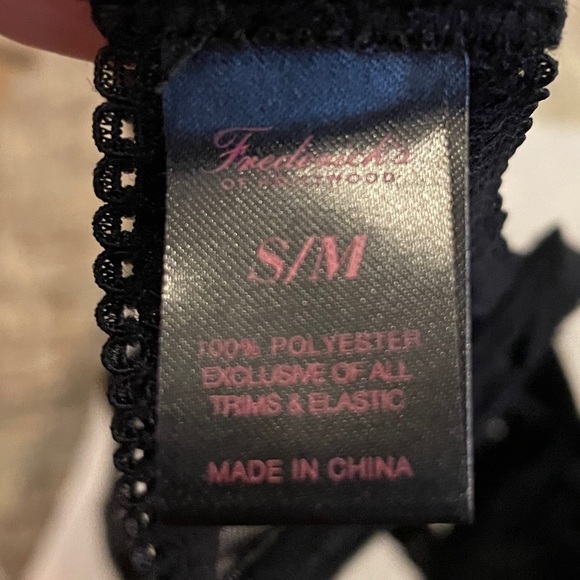 Fredericks of Hollywood Garterbelt - Picture 4 of 5